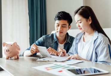 Luc-nao-nen-mua-BHNT